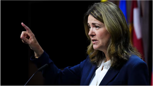 阿尔伯塔省省长丹妮尔·史密斯表示，法院不应成为独立问题的把关人。