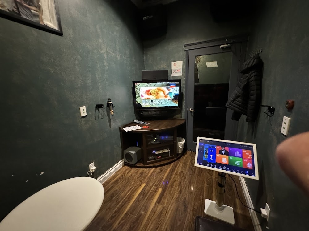 K-One Karaoke in Calgary 卡拉 OK 厅